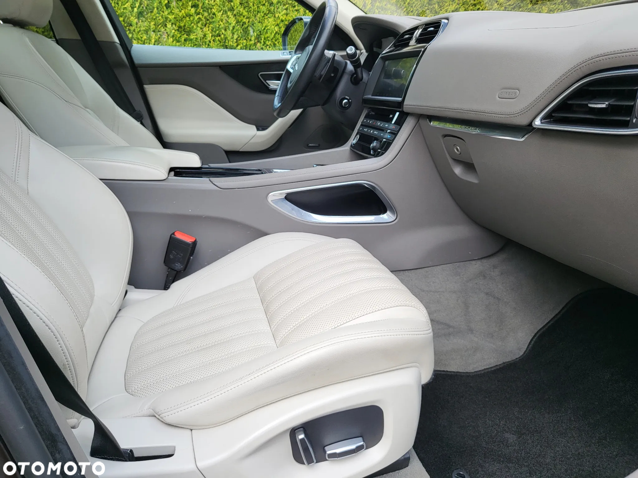 Jaguar F-Pace 2.0 i4D AWD Prestige - 11