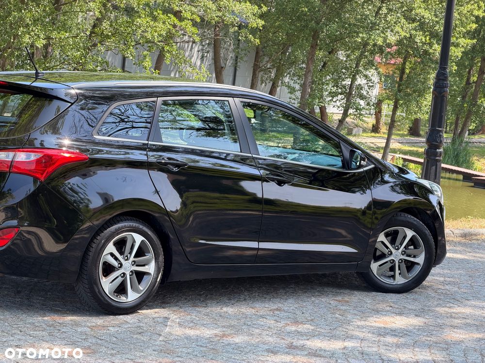 Hyundai i30 blue Kombi 1.6 CRDi Style - 38