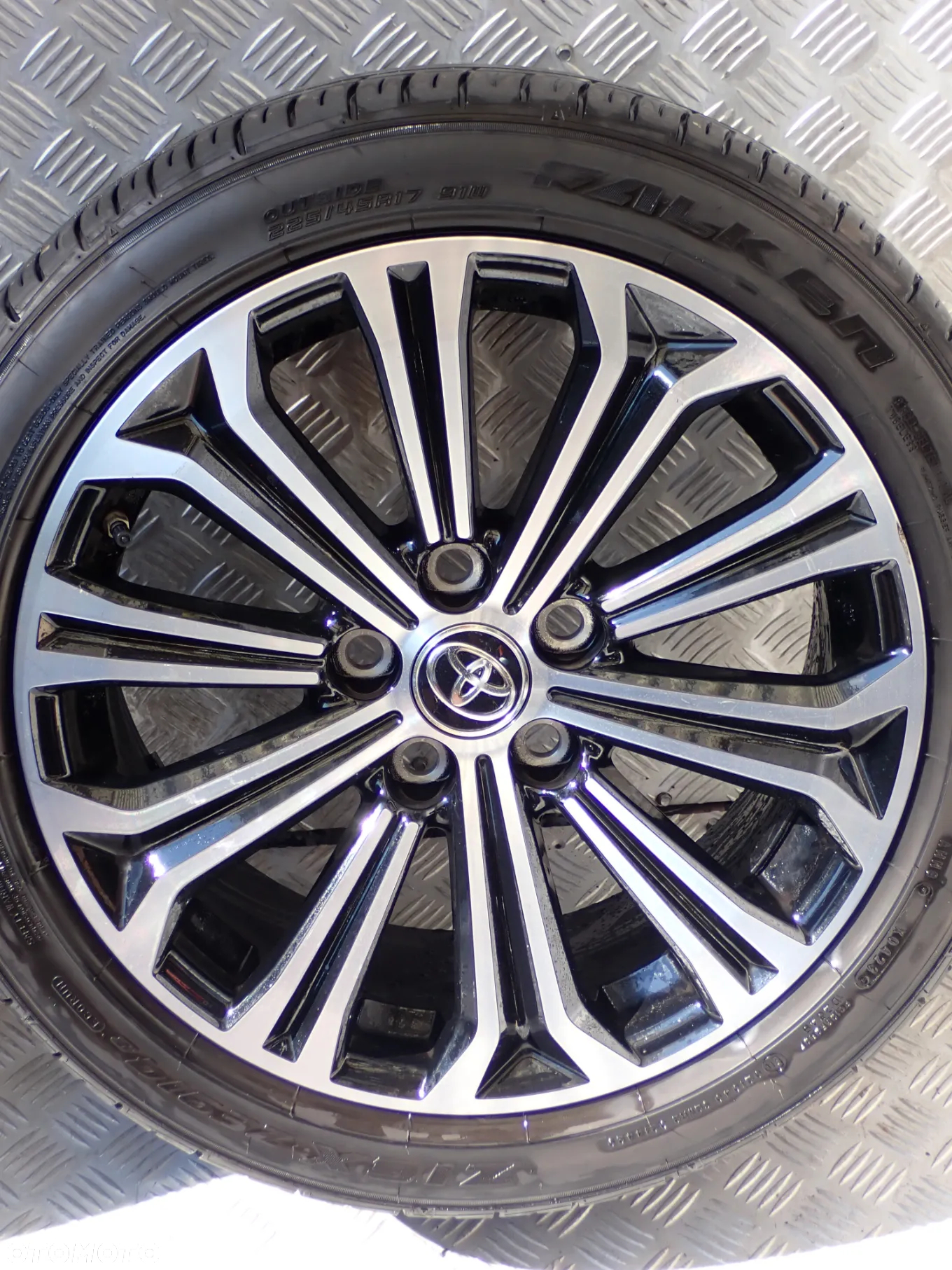 KOŁA FELGI ALUMINIOWE TOYOTA AURIS COROLLA 7,5JX17  ET 40  5X114,3  Z OPONAMI LATO 225/45/17  3500 ZŁ - 7