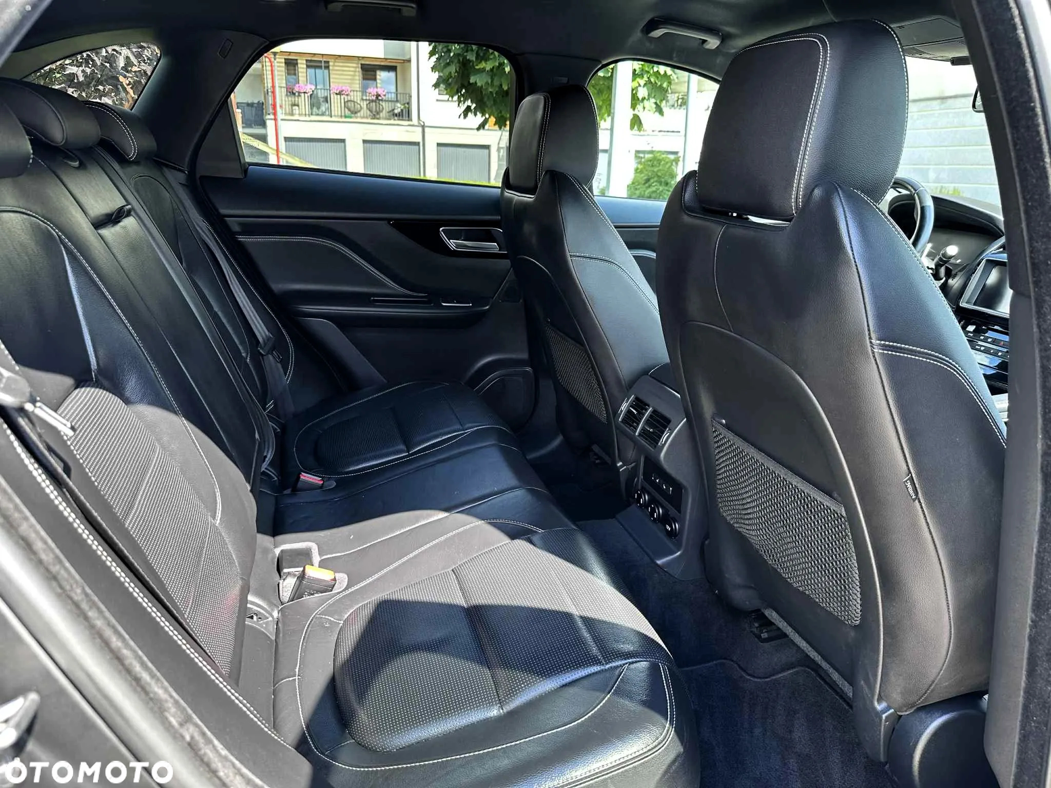 Jaguar F-Pace 20d AWD R-Sport - 10