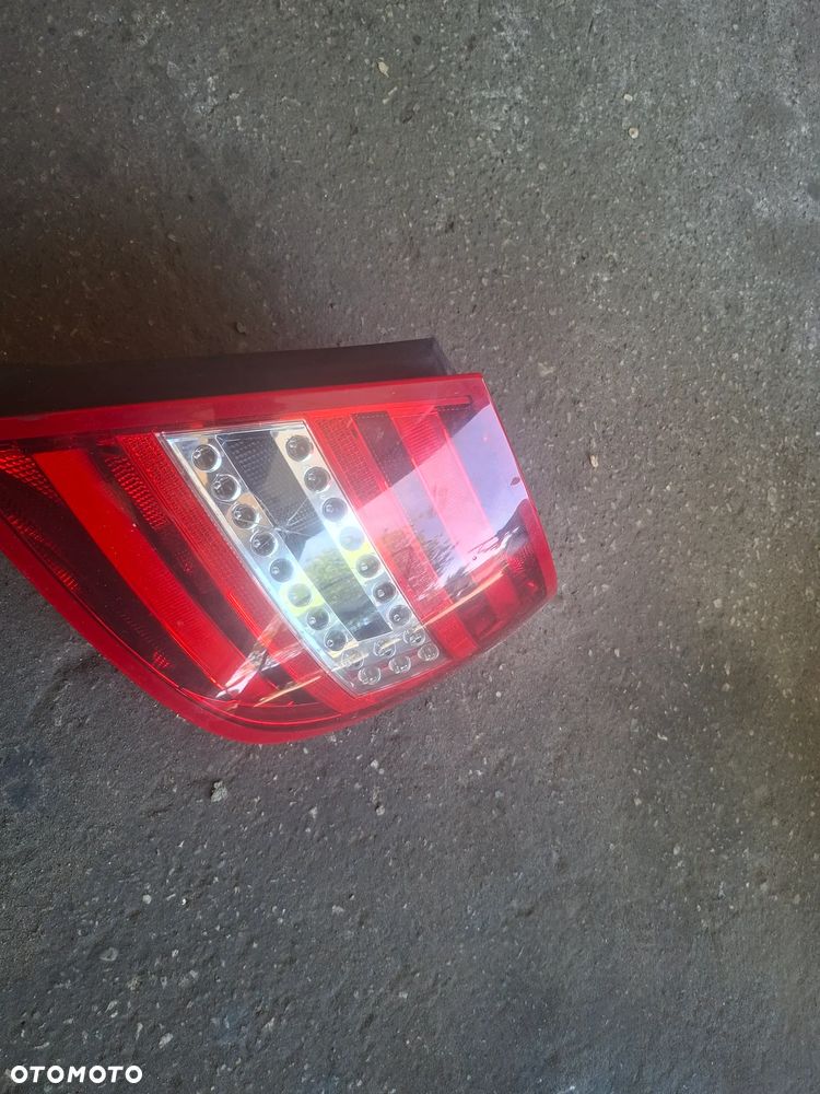 mercedes w204 kombi led lampa tył lewa eu lift poznan - 5