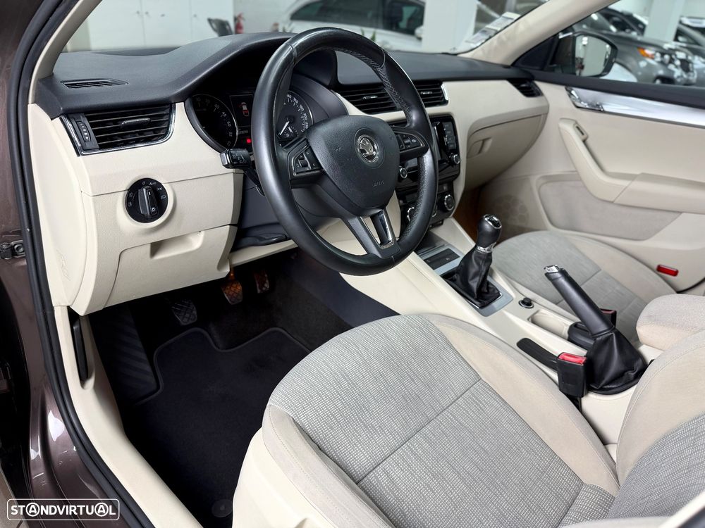 Skoda Octavia 1.6 TDI Sportline - 15