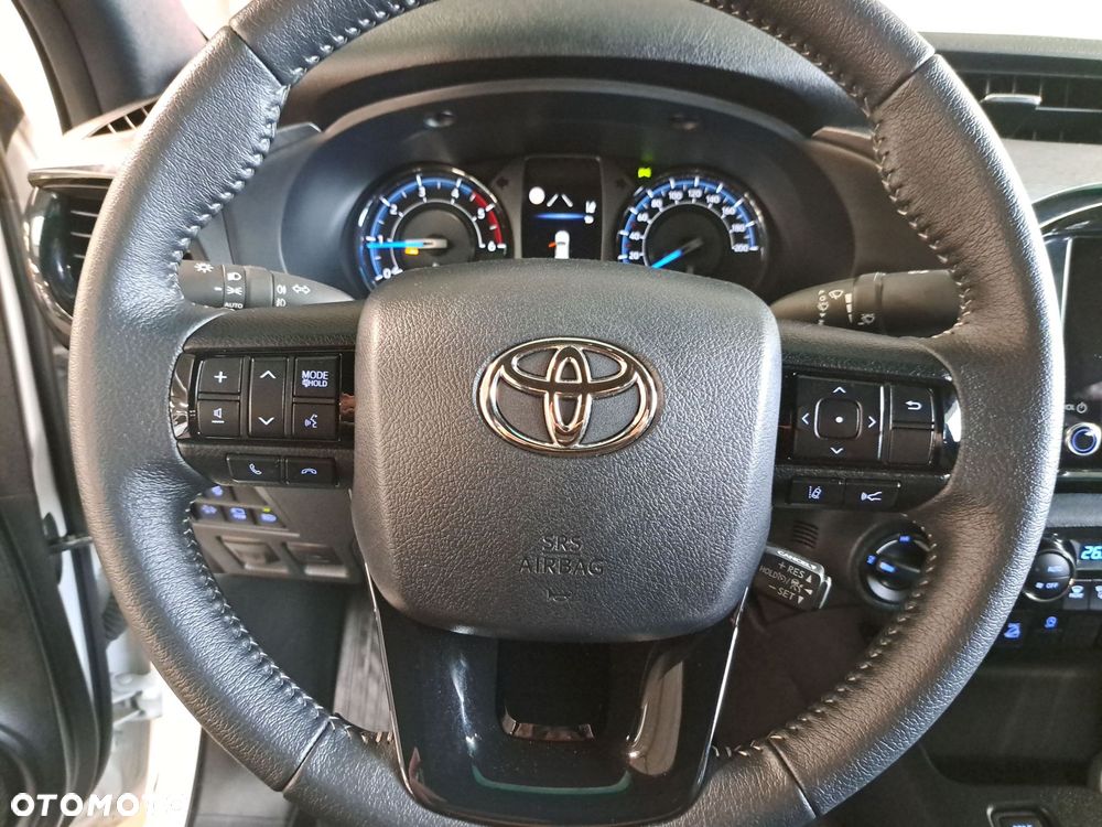 Toyota Hilux - 33