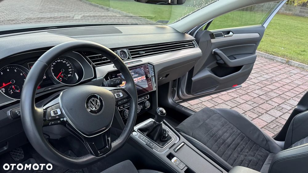Volkswagen Passat 1.8 TSI BMT Highline - 24