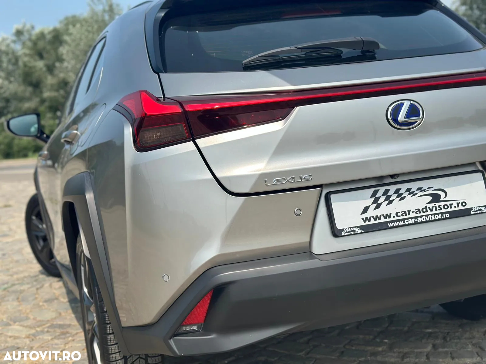 Lexus UX 250h Business Edition - 12