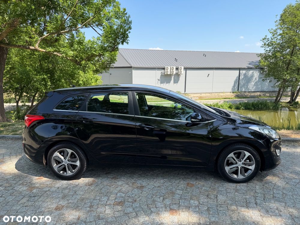 Hyundai i30 blue Kombi 1.6 CRDi Style - 9