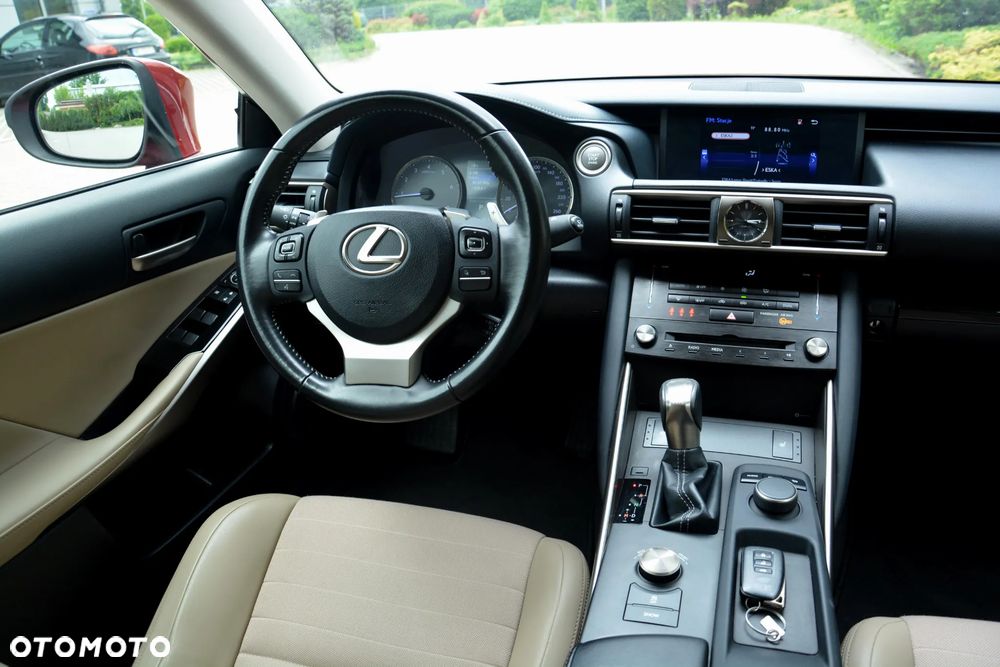 Lexus IS 200t / 300 Prestige - 25