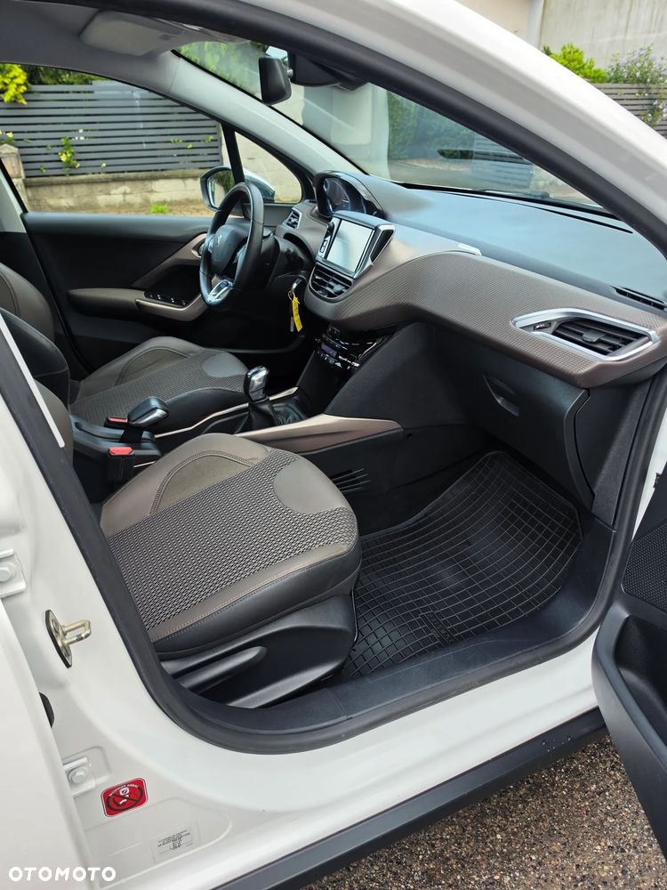 Peugeot 2008 1.6 VTi Allure - 26