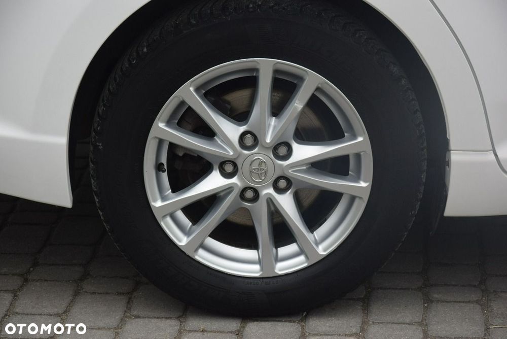 Toyota Avensis - 12