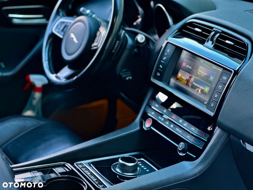 Jaguar F-Pace 20d AWD Prestige - 17