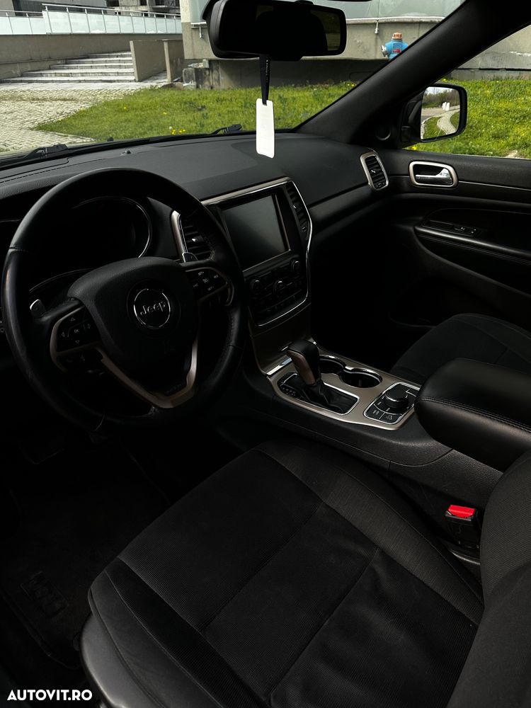 Jeep Grand Cherokee - 12