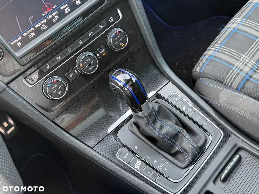 Volkswagen Golf - 18