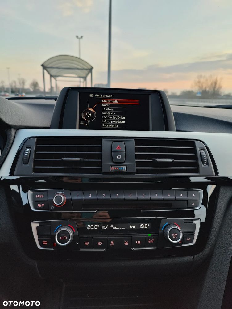 BMW Seria 3 318i Sport Line - 16