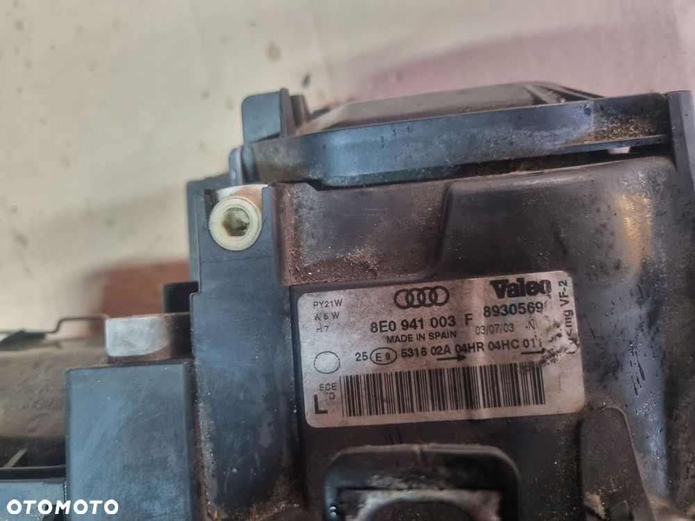 Lampa lewa przód Audi A4 B6 8E0941030C - 2