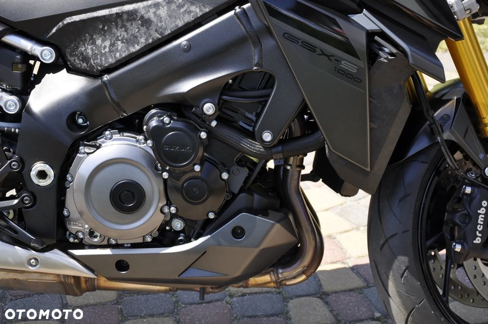 Suzuki GSX 1000 - 12