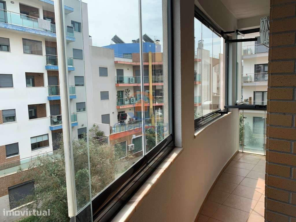 Apartamento T2 c/ Parqueamento e Arrecadação | Jardim da Amoreira, ... - Grande imagem: 2/36