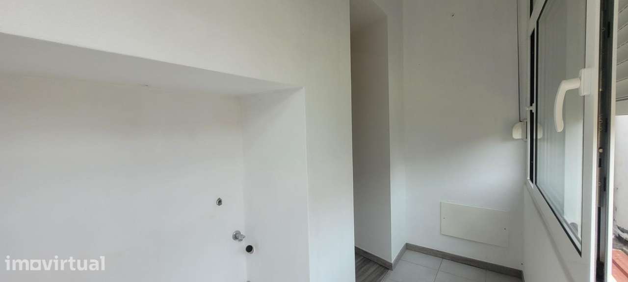Moradia de 3 pisos no coração do Bairro Novo – A poucos passos... - Grande imagem: 4/24