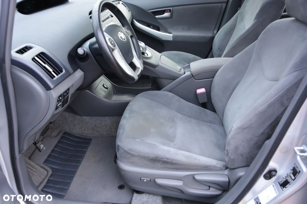 Toyota Prius 1.8 HSD Prestige - 38