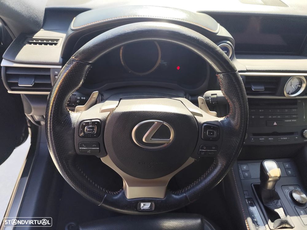 Lexus RC 300h Black Edition - 3