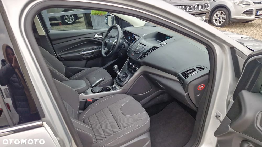 Ford Kuga 1.6 EcoBoost 2x4 Titanium - 10