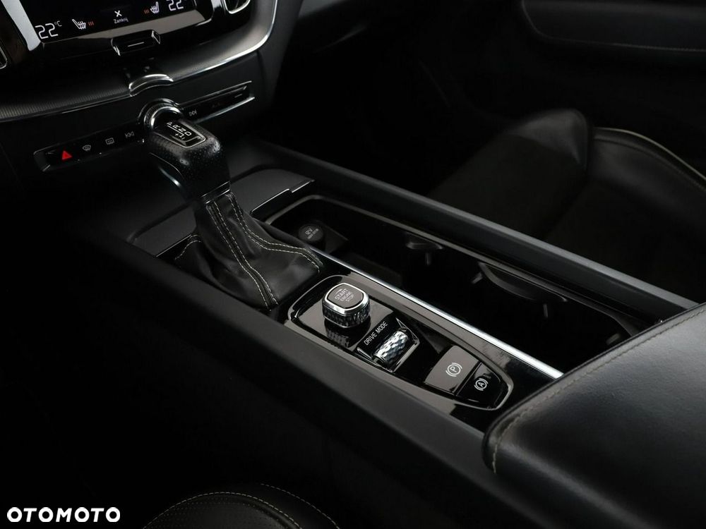 Volvo XC 60 D4 SCR R-Design - 31