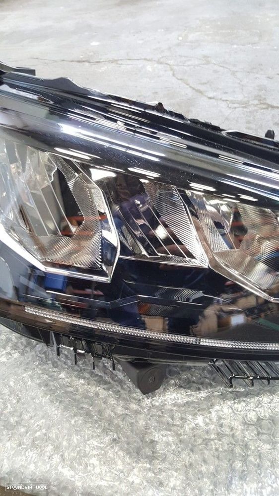 Farol Frente Direito / Otica Direita Peugeot 208 Ii (Ub_, Up_, Uw_, Uj - 8