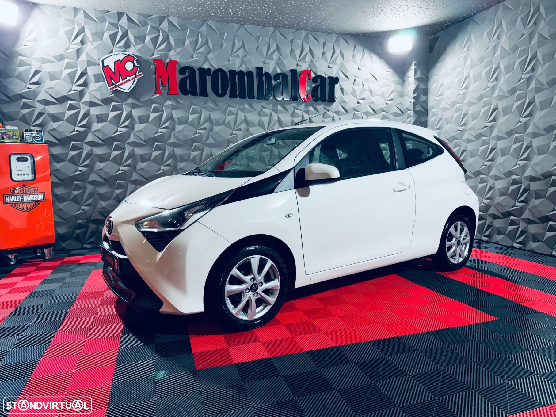 Toyota Aygo 1.0 X-Play Plus - 2