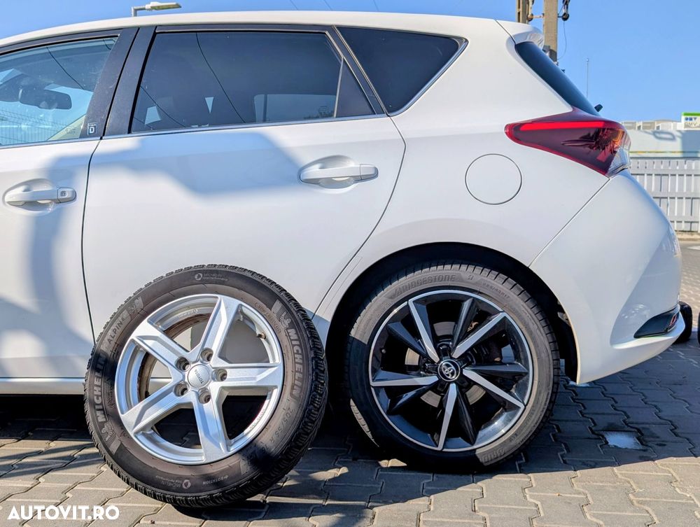 Toyota Auris 1.8 L VVT-i Sol - 24
