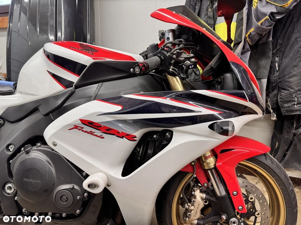 Honda CBR - 3