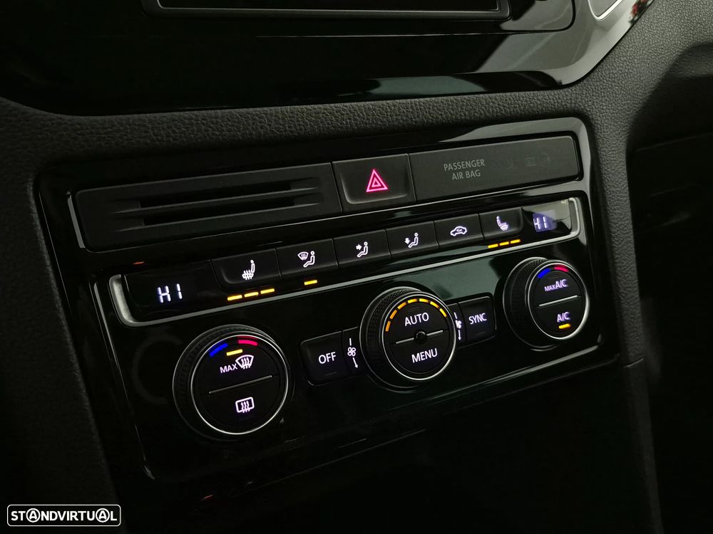 VW Golf Sportsvan 1.6 TDI Highline DSG - 16