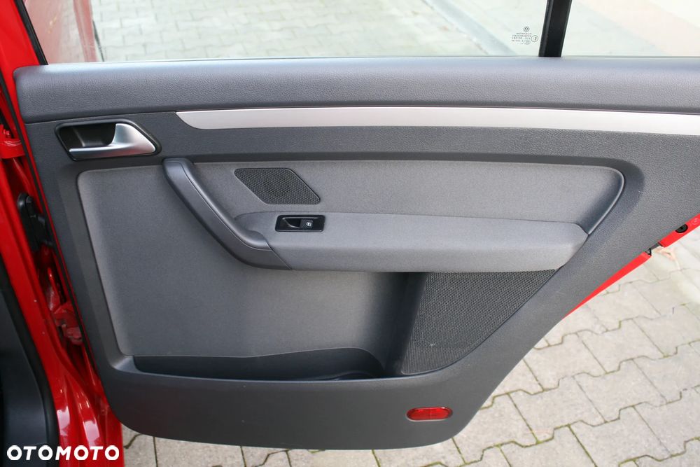 Volkswagen Touran - 22