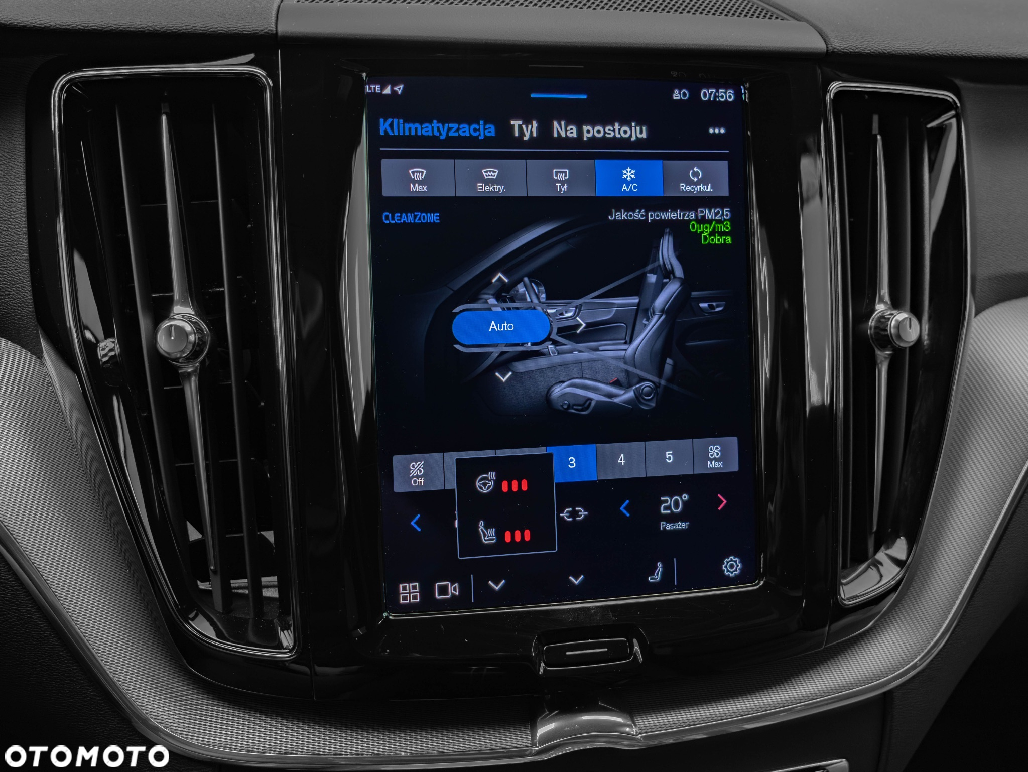 Volvo XC 60 B4 D AWD Plus Dark - 23