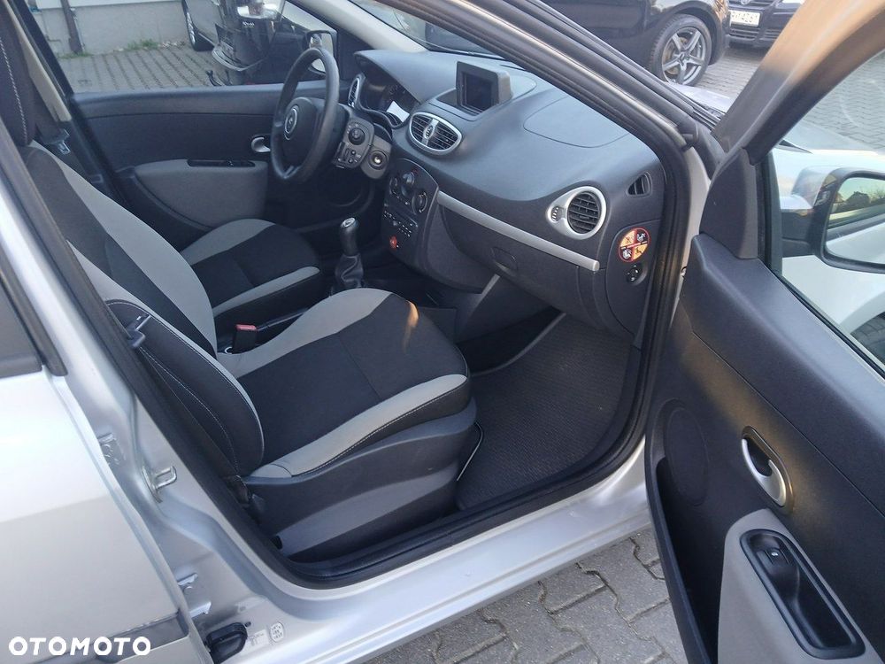 Renault Clio 1.2 16V Life - 9