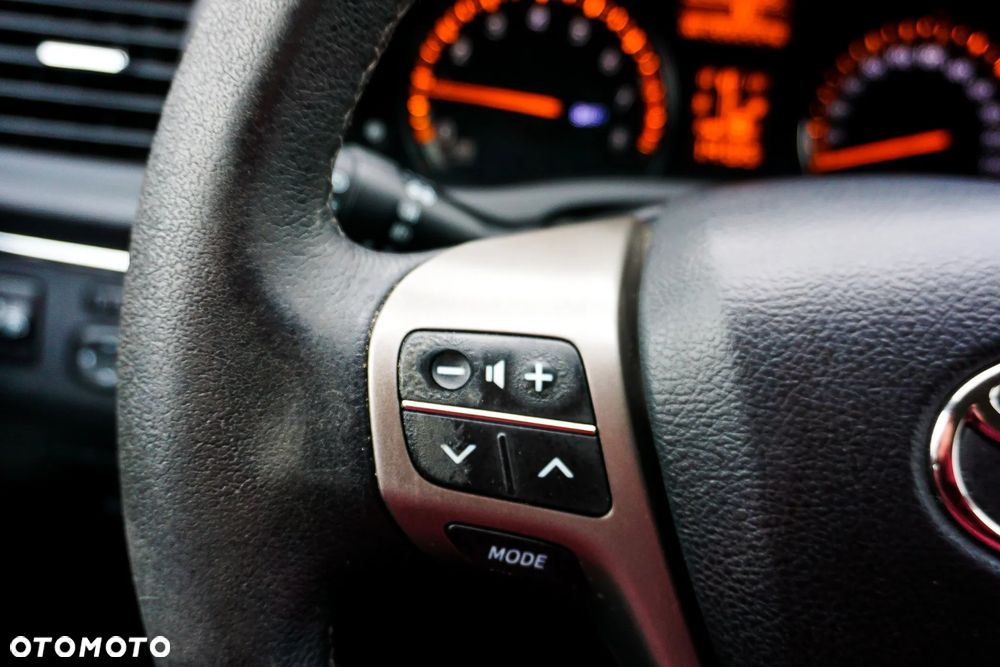 Toyota Avensis 1.8 Comfort - 25