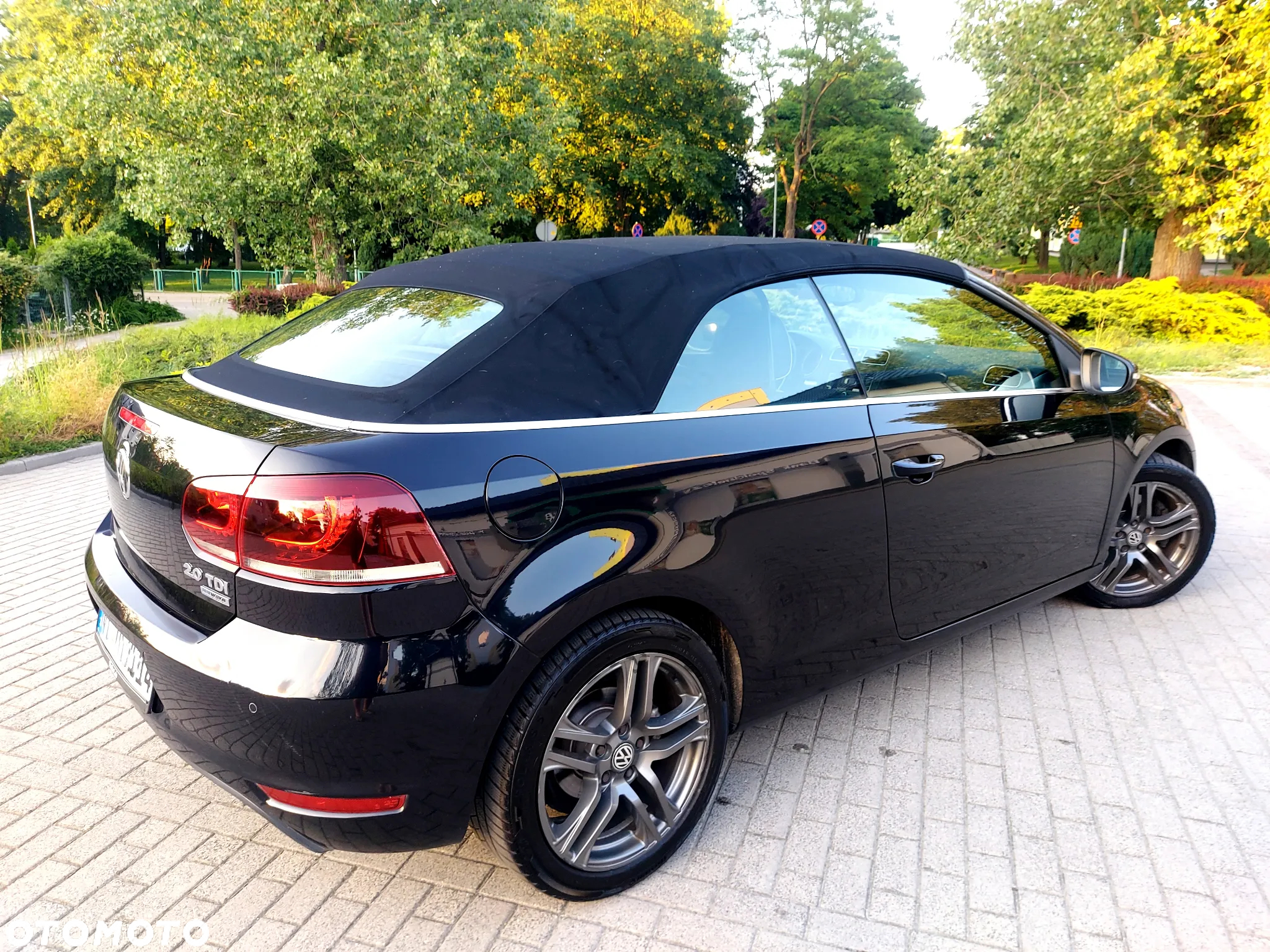 Volkswagen Golf Cabrio 2.0 TDI BlueMotion Technology Exclusive - 18