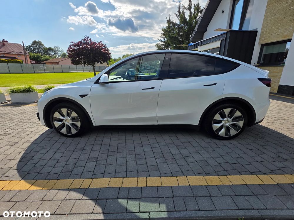 Tesla Model Y Long Range AWD - 8