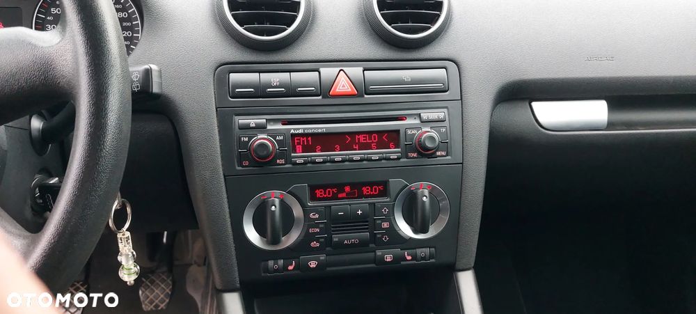 Audi A3 1.6 Ambiente - 19
