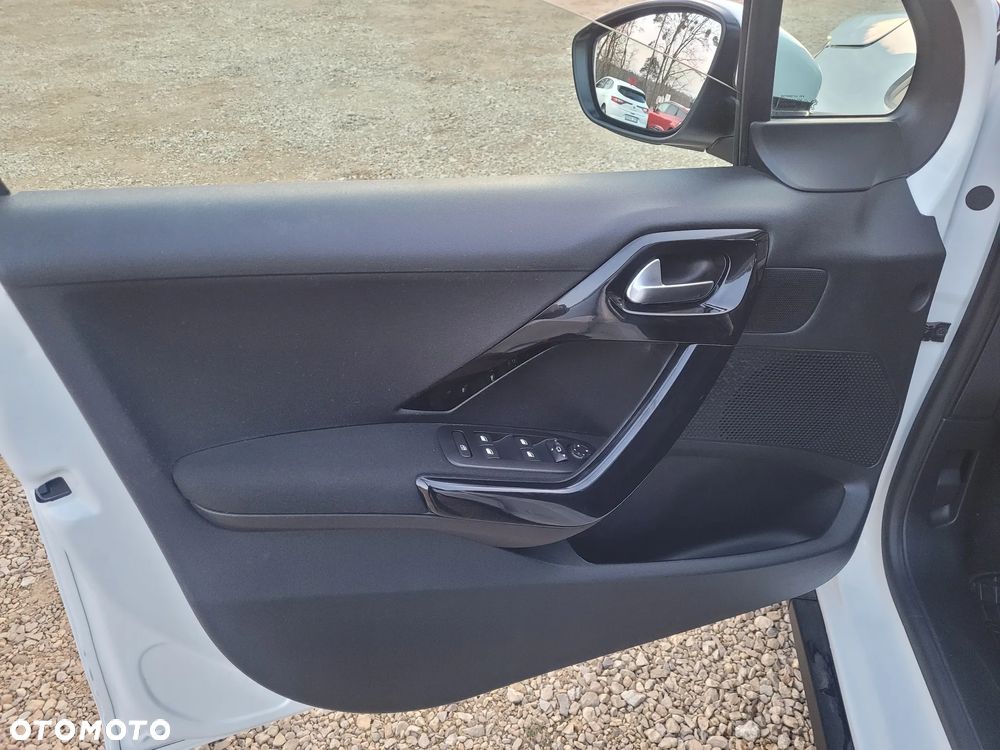 Peugeot 2008 PureTech 82 Signature - 8