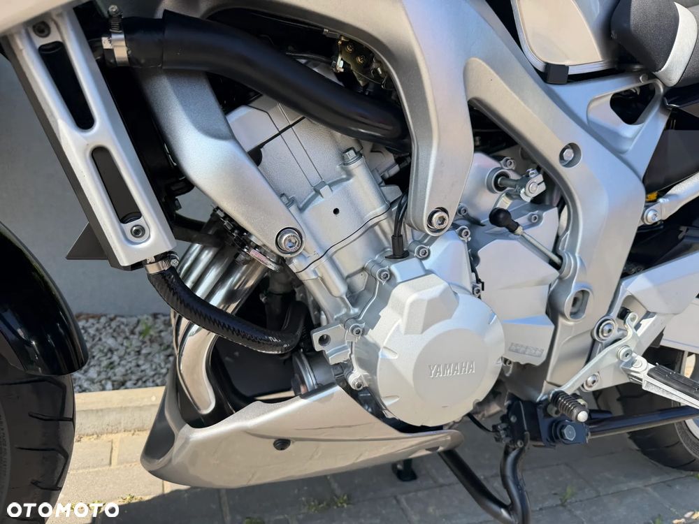 Yamaha FZ - 30