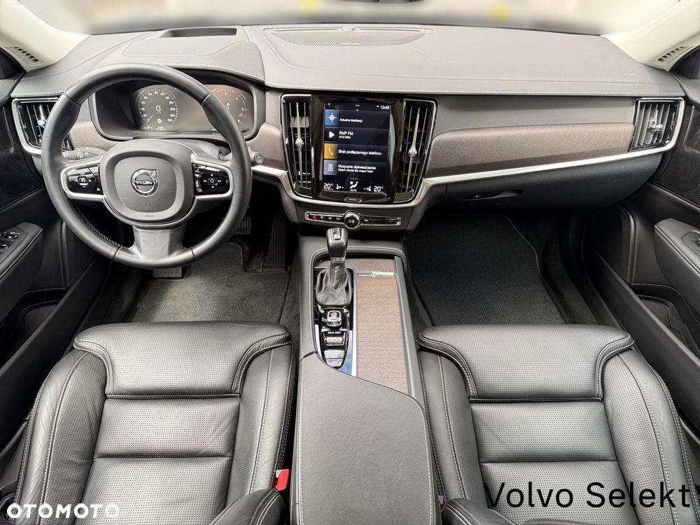 Volvo V90 Cross Country - 17