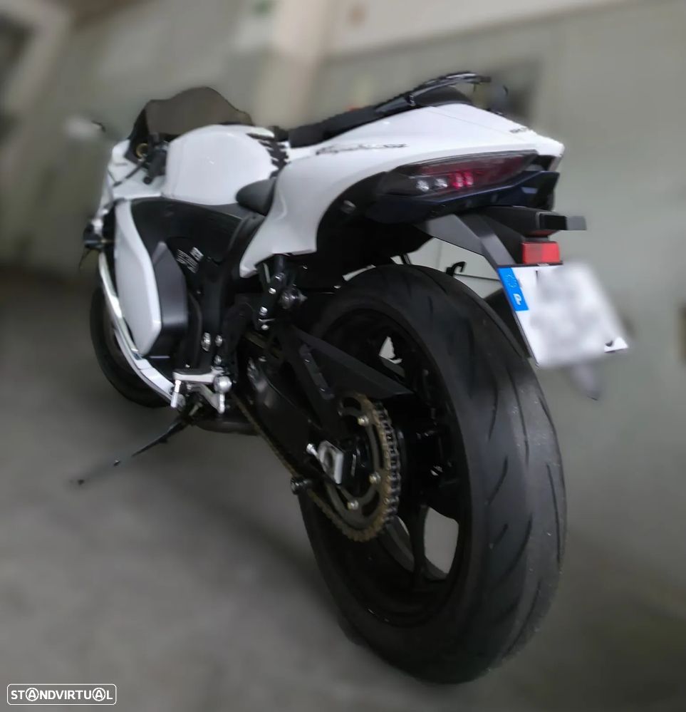 Suzuki Hayabusa GSX1300R Hayabusa - 4