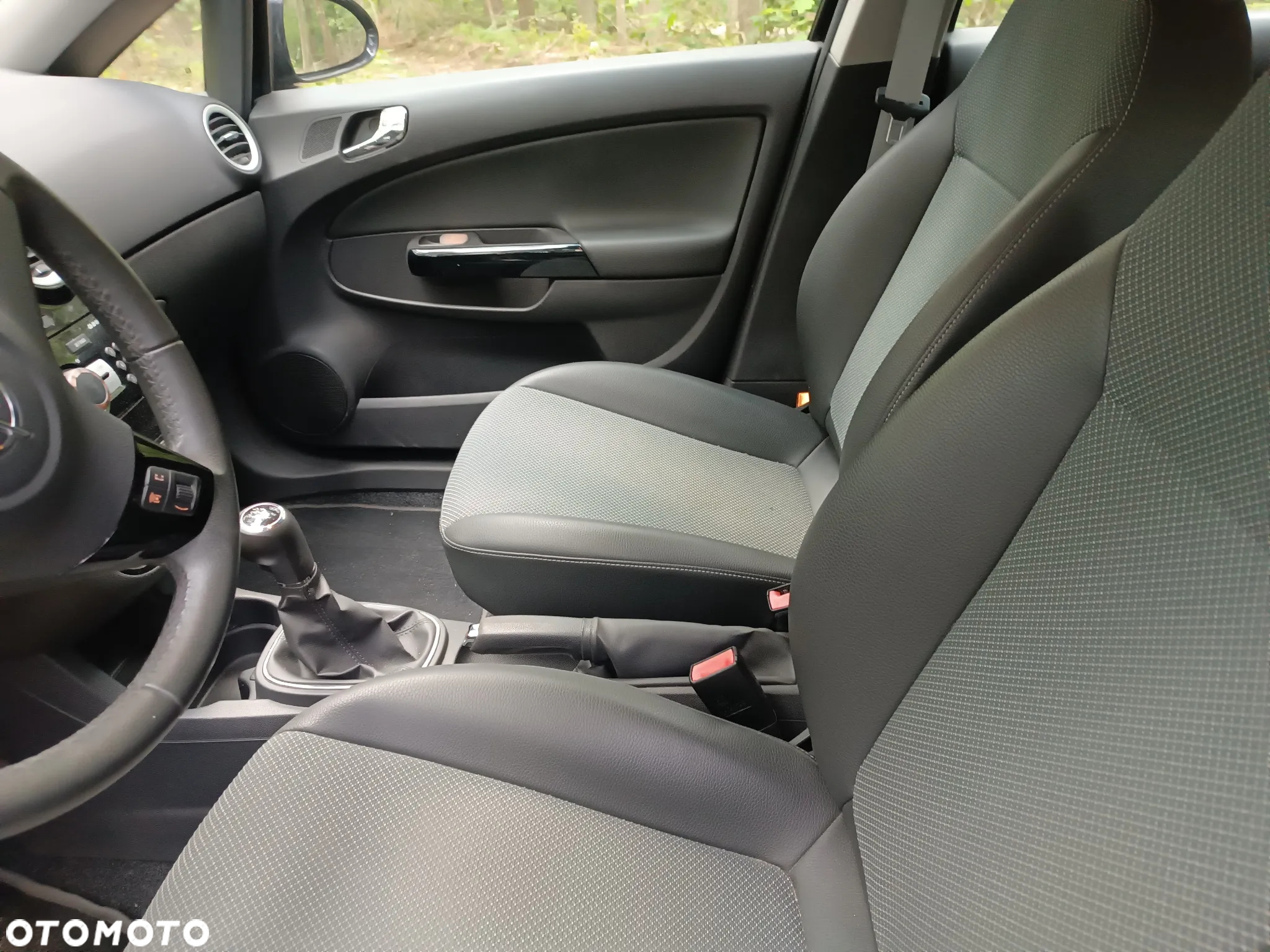 Opel Corsa 1.2 16V Essentia - 10