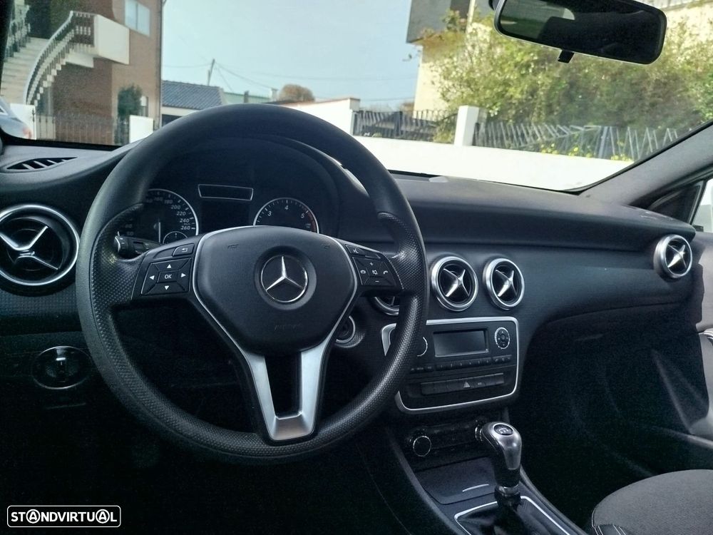 Mercedes-Benz A 180 - 21