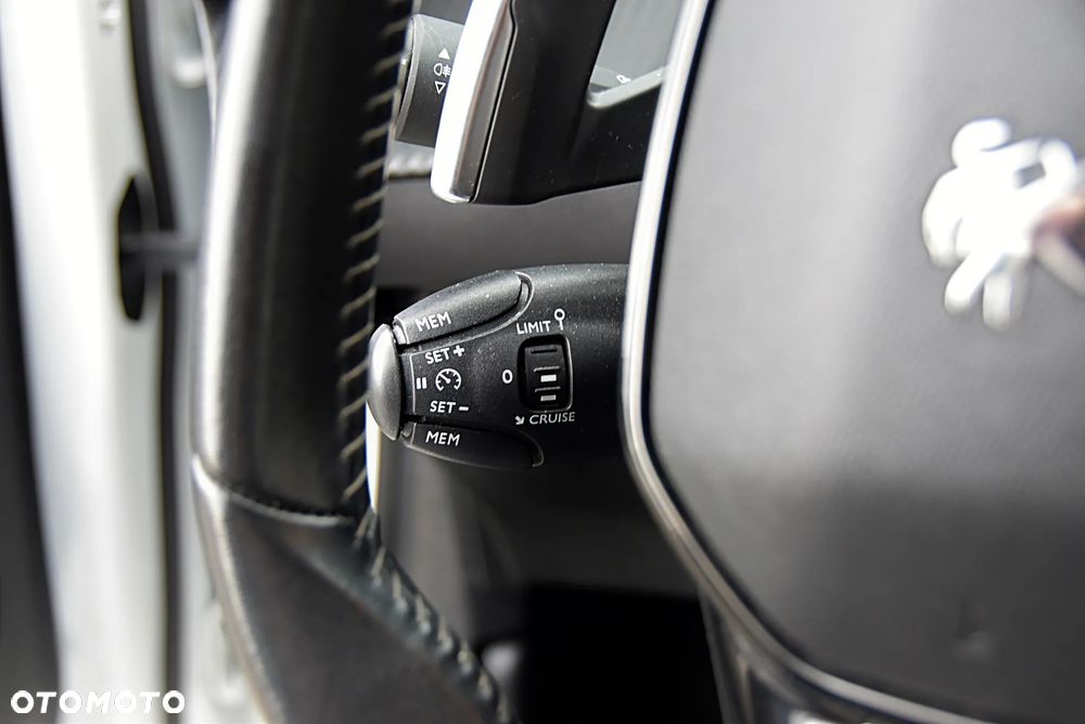 Peugeot 208 1.2 PureTech Allure Pack S&S EAT8 - 34