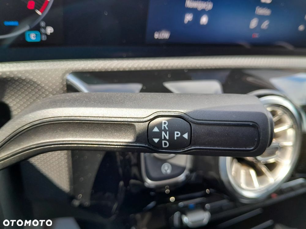 Mercedes-Benz CLA 180 Progressive 7G-DCT - 13