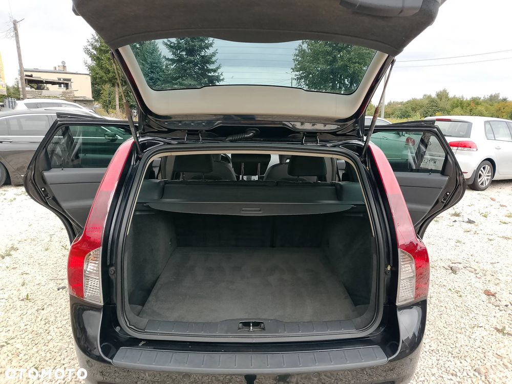 Volvo V50 D2 Momentum - 17