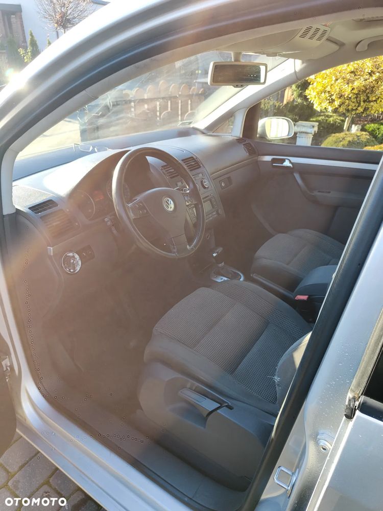Volkswagen Touran 2.0 TDI DSG Highline - 11