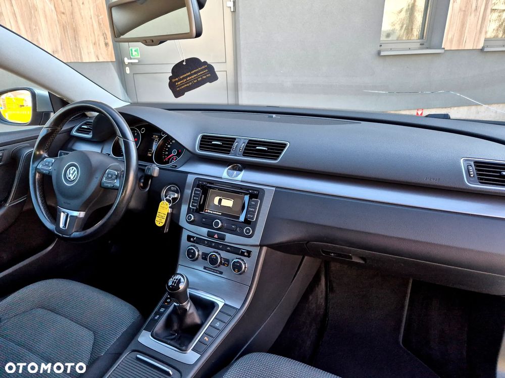 Volkswagen Passat 1.6 TDI BlueMotion Technology Comfortline - 37