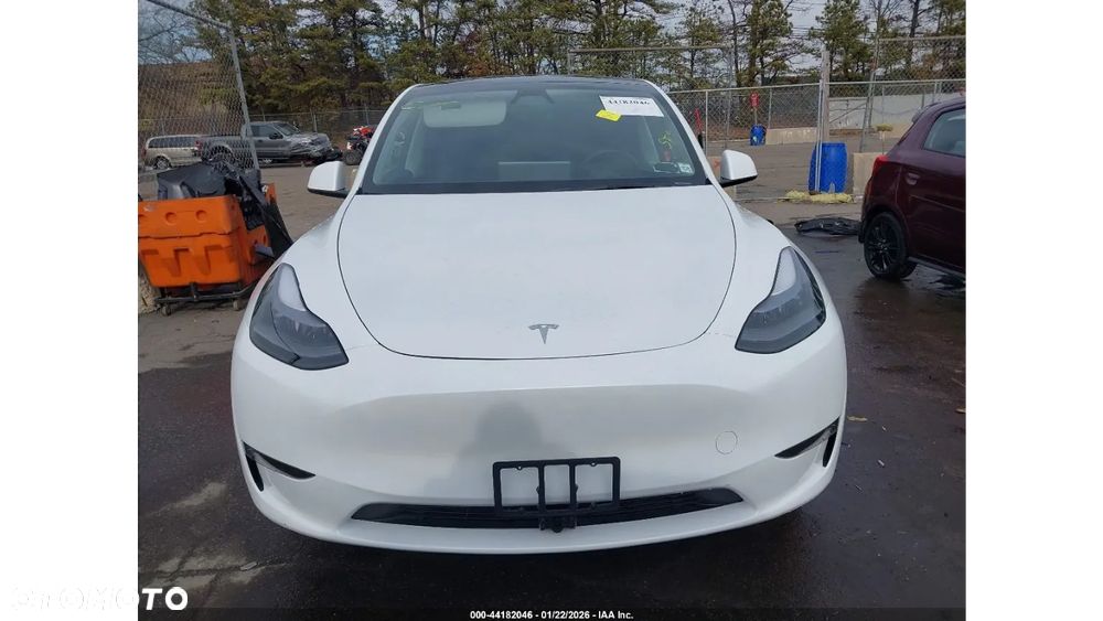 Tesla Model Y - 2