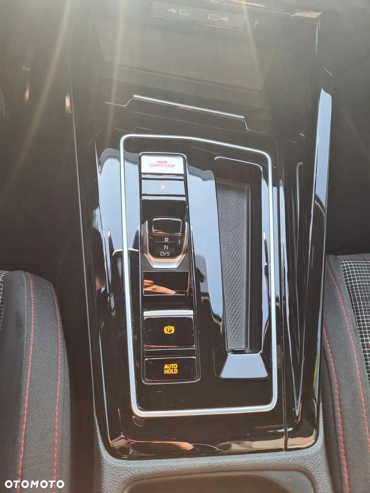 Volkswagen Golf - 22